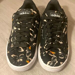 Adidas women size 5 shoes butterfly art style black with light colored art